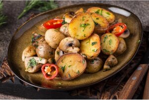 Картофель с грибами по домашнему